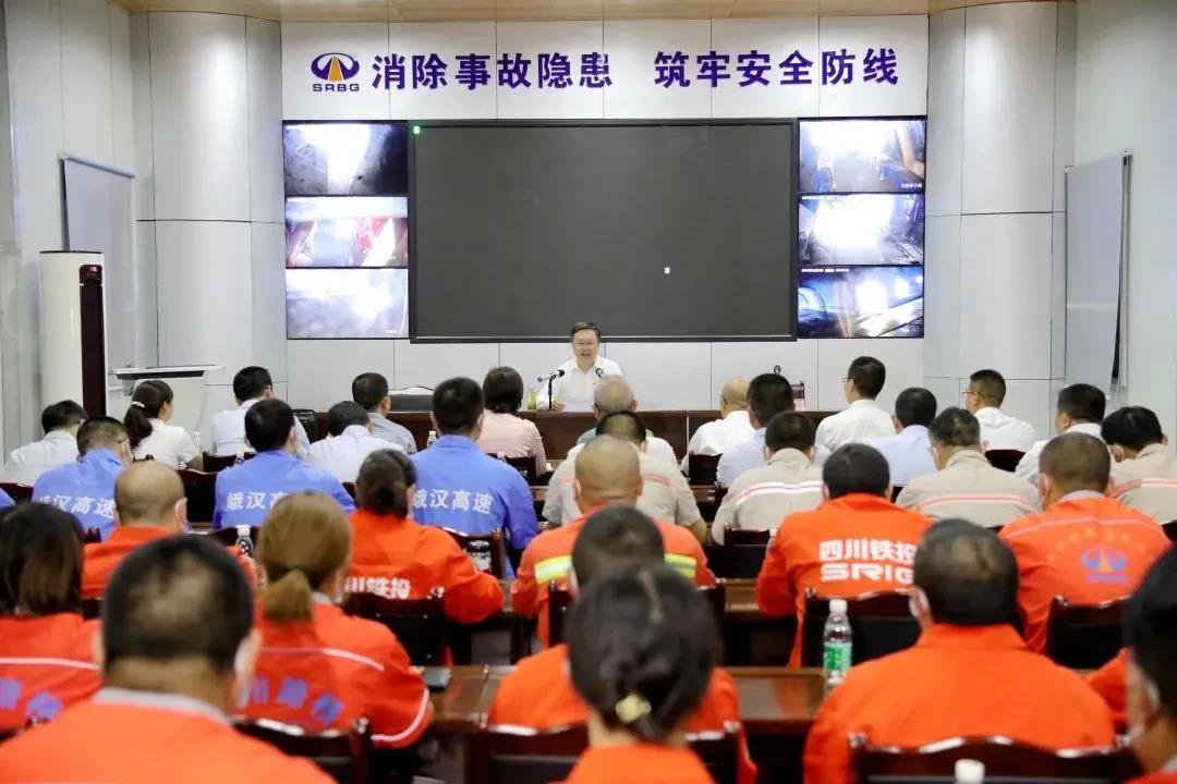 省人大常委會(huì)黨組成員、副主任彭琳調(diào)研督導(dǎo)峨漢高速公路建設(shè)情況并在基層講黨課