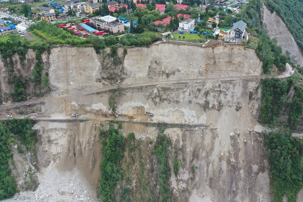 9.5瀘定地震搶險救災(zāi) (2).jpg