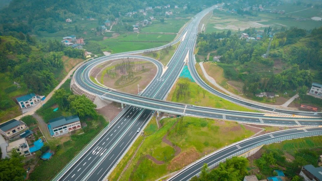 媒體關(guān)注 | 川渝再添大通道 開(kāi)梁高速全線建成通車!