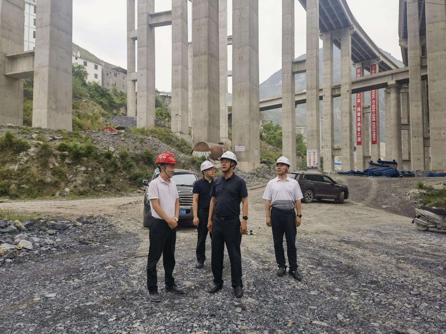 四川路橋黨委委員、紀委書記焦利軍帶隊赴路航公司、華東公司項目一線開展防汛督導(dǎo)和調(diào)研檢查